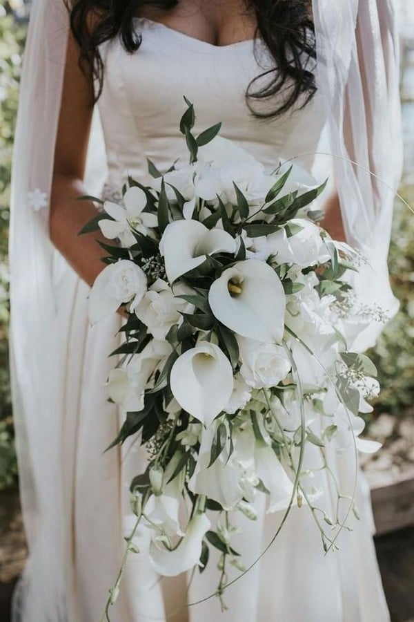 35 Simple White And Greenery Wedding Bouquets 2024